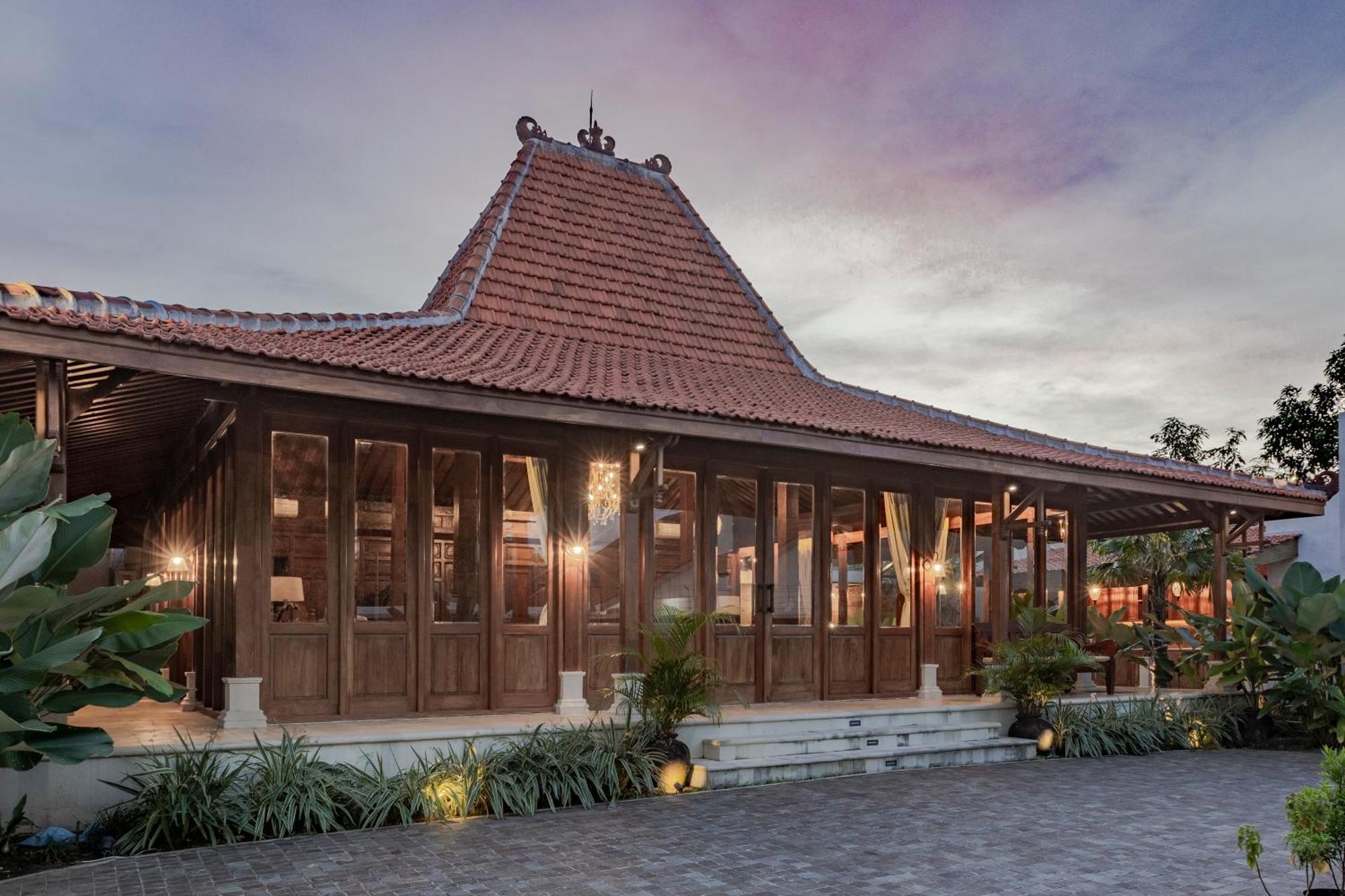 Surakarta  Gria Kerten מראה חיצוני תמונה